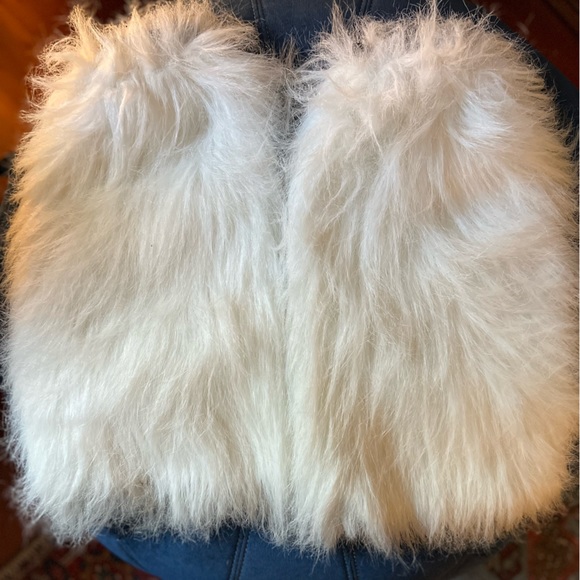 Adorable adult costume with furry leg warmers. Medium. - Picture 6 of 6